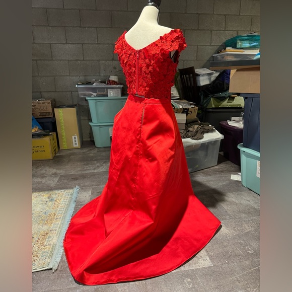 Custom two piece formal gown. Flower appliqué crop top with hi-lo skirt. - Picture 9 of 12